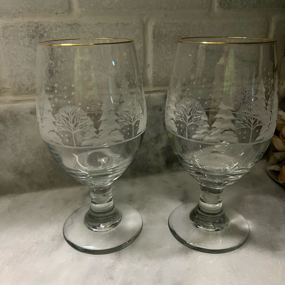 Elegant Gold Rimmed Wine Glasses